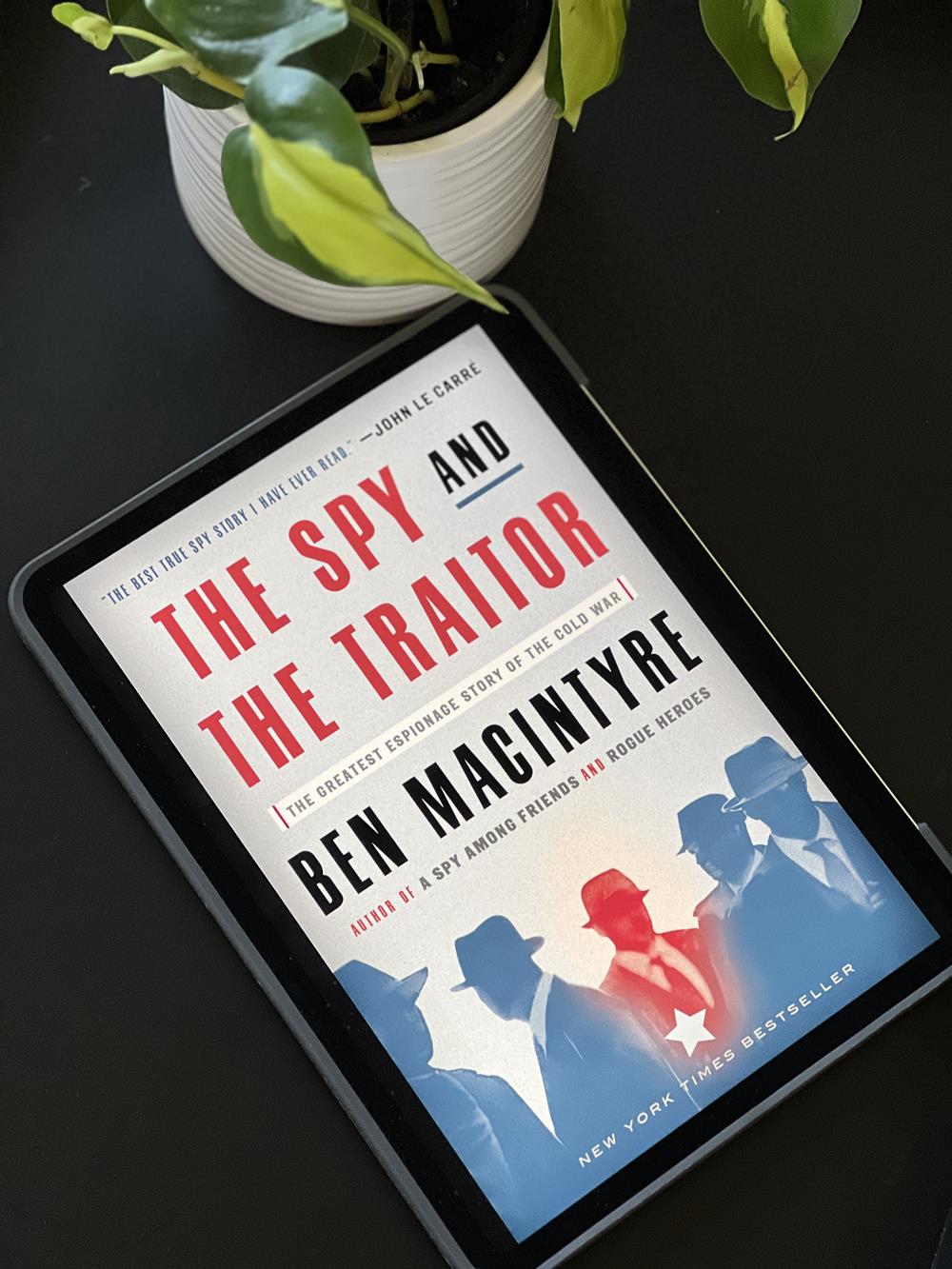 The Spy and the Traitor ebook
