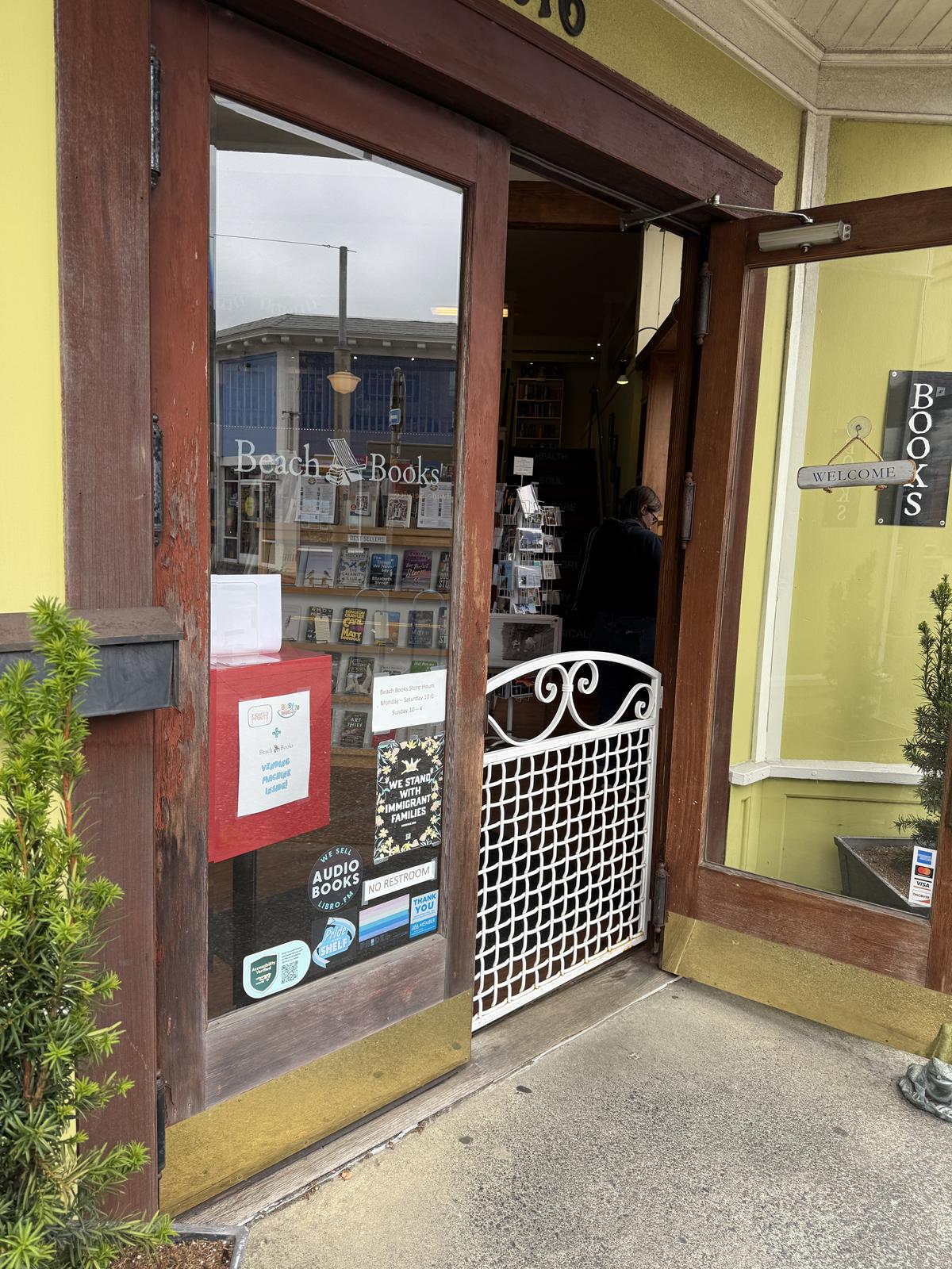 Entrance to Beach Books Seaside Oregon